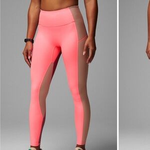 Women’s Motion 365 Fabletics size large neon pink leggings with pockets!